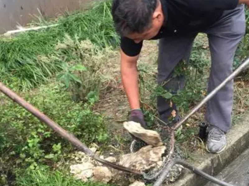 天津河西区越秀路打捞手链戒指掉下水道